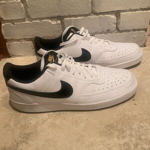 NIKE Men’s Court Vision